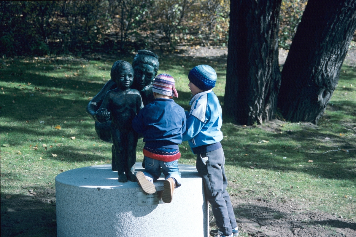 Staty, Premiär av Torsten Fridh. Stadsparken. Vid ingången från Kvarnparken.