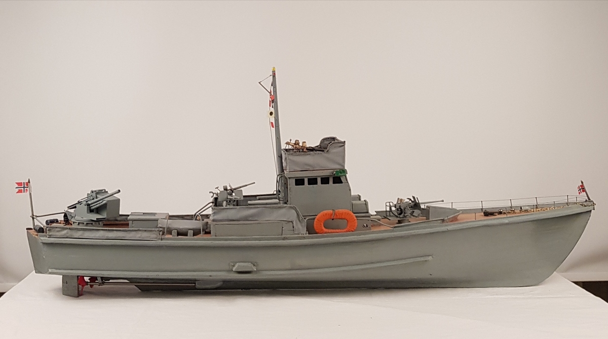 Modell i tre av båden KNM Hitra.