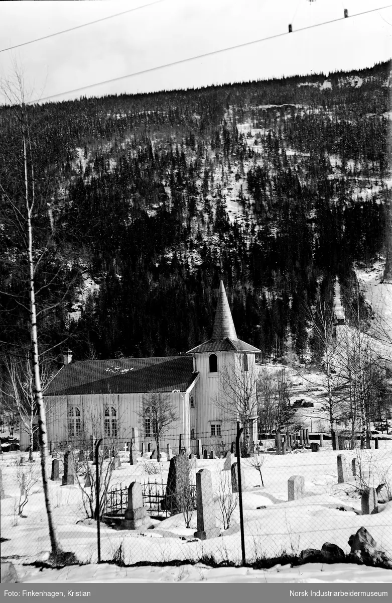 Vinterbilde av Dal kirke.