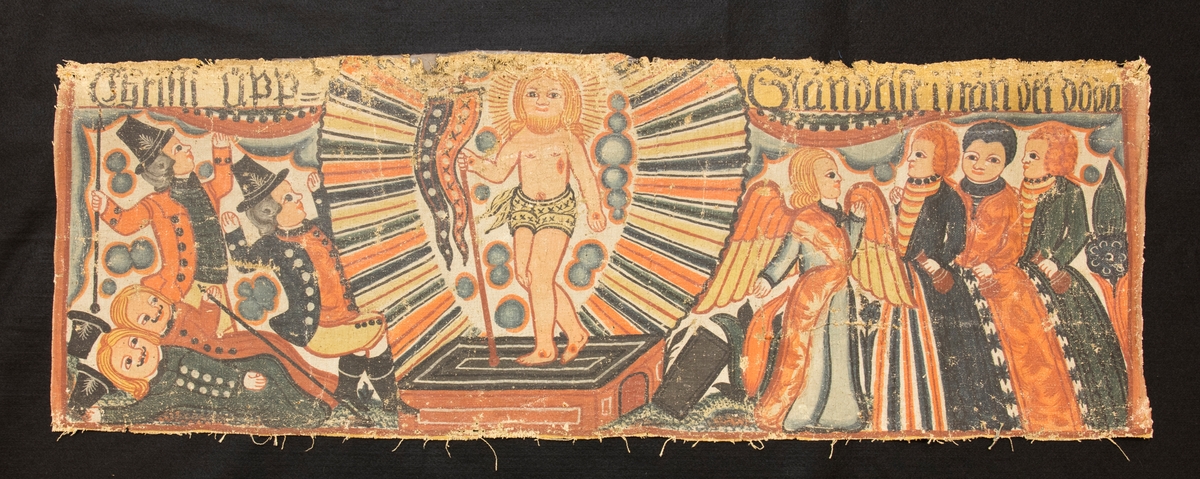 A:  En västsvensk målad bonad som visar Jesus uppståndelse. Text: Christi uppstånden från det döda.
En man står i mitten med en fana med strålglans i rött, svart och gult. Till höger står en ängel framför tre kvinnor. Till vänster finns tre män som faller omkull.