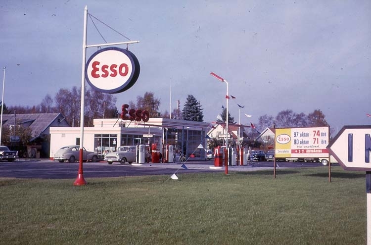 Ny Esso-station.