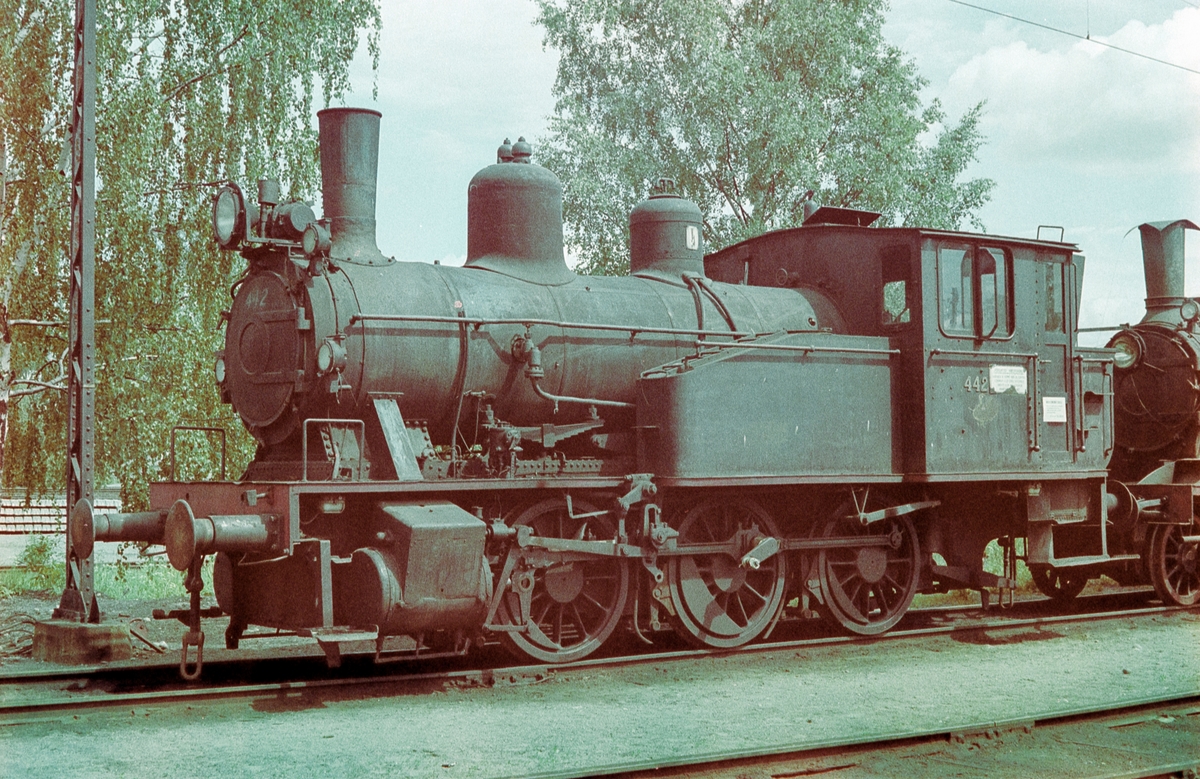 Utrangert damplokomotivtype 23b nr. 442 på Lillestrøm stasjon.