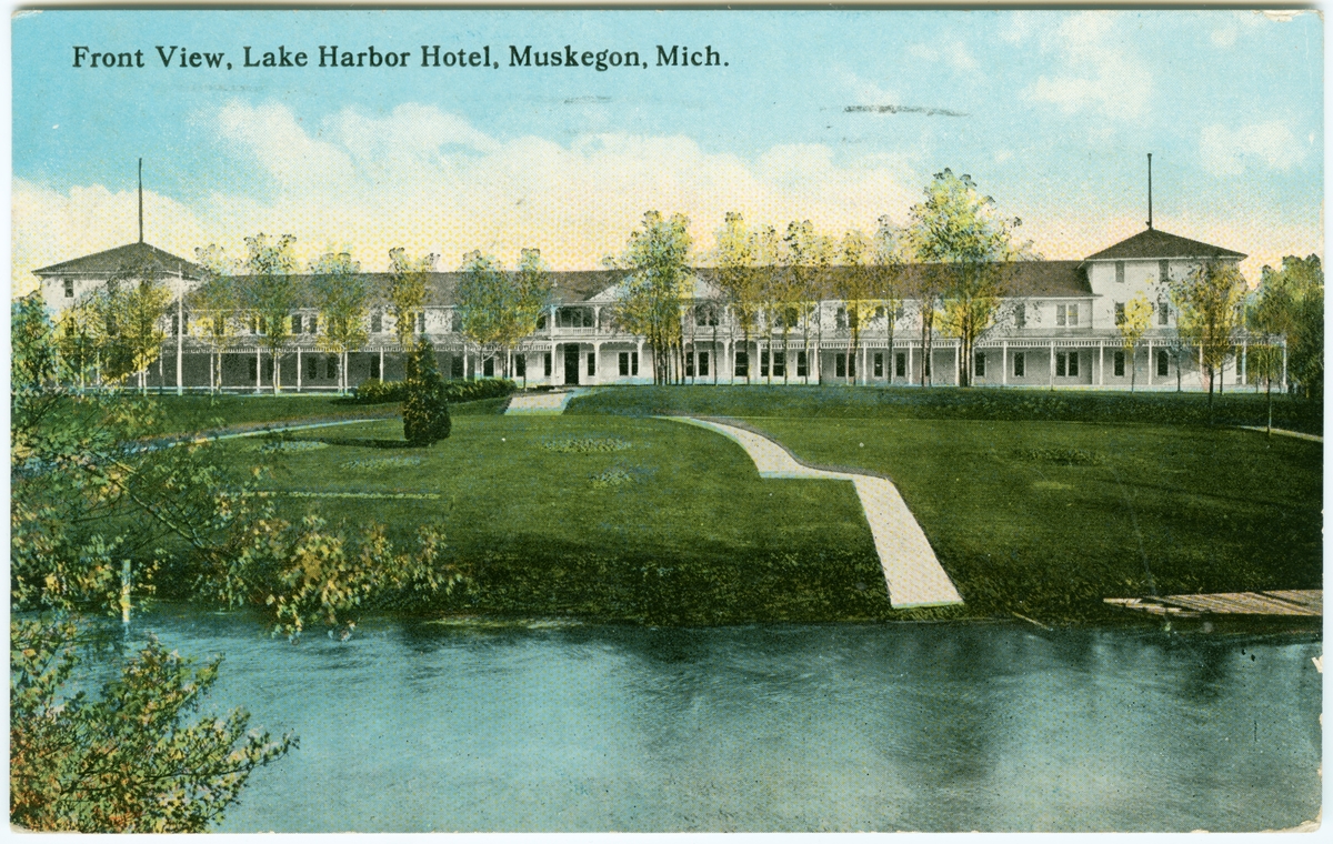 Vykort. Muskegon, Michigan. "Front View, Lake Harbor. Hotel Muskegon Mich."