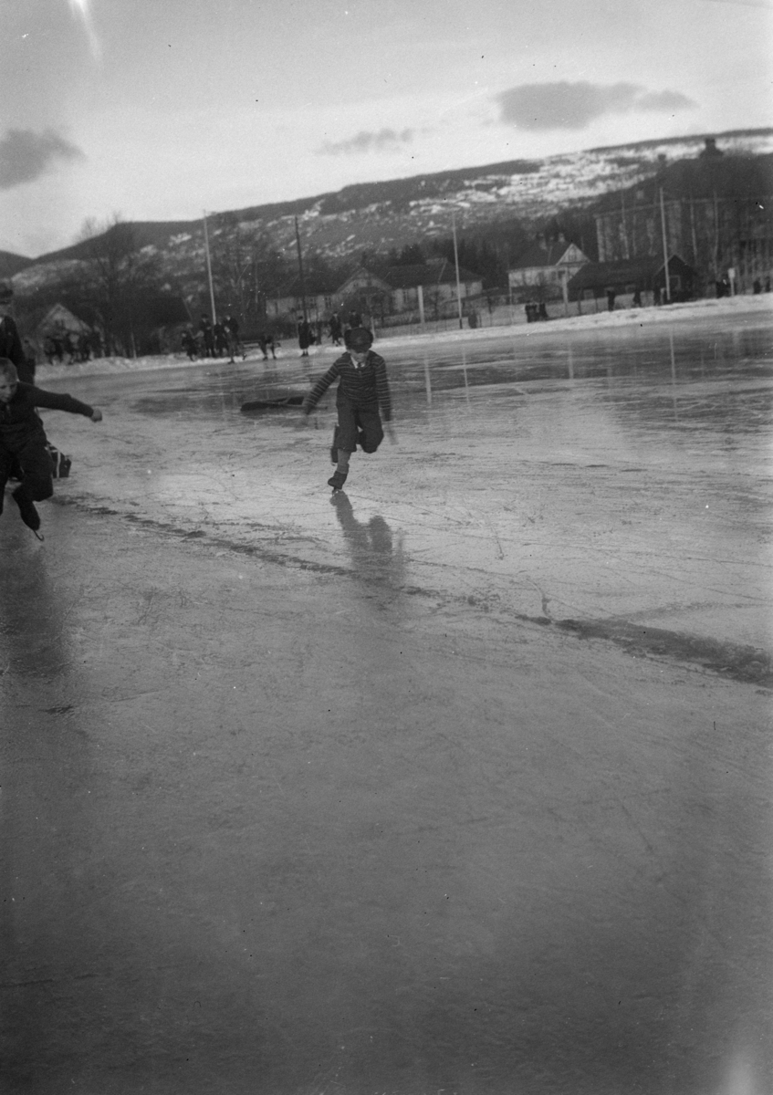 Skøyteløp på Sportsplassen i Lillehammer.