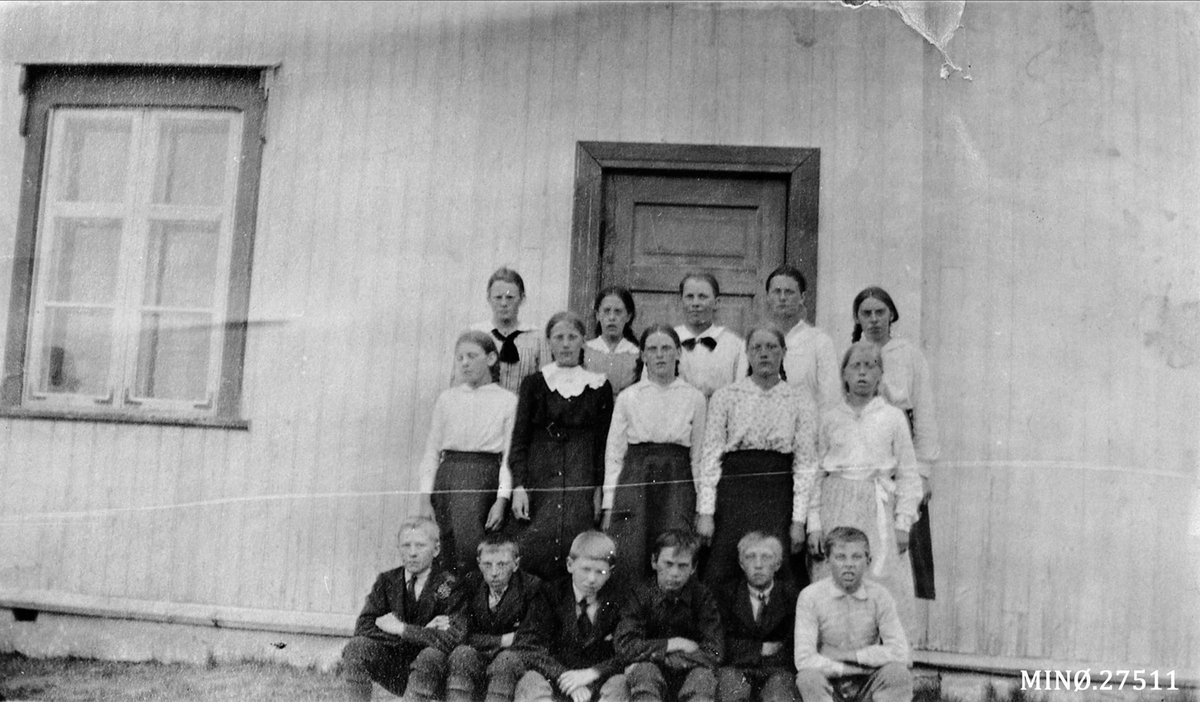 Gruppebilde. Skoleklasse, Kirkekretsen skule 1918-19. 