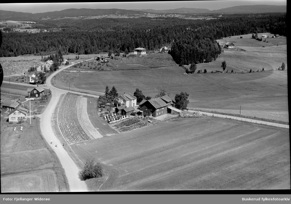Snyta
Busundveien, Røssholmstranda
Høystad
1955