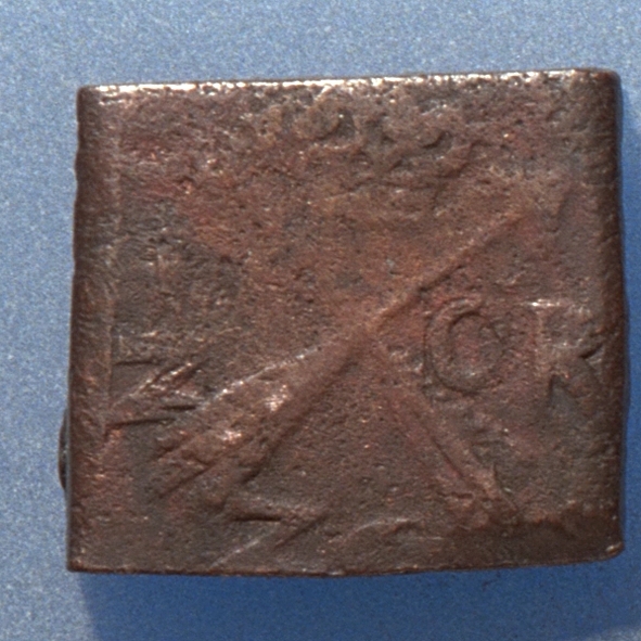 Â½- öre

Fyrkantigt mynt.

Bra skick, något slitet.

Vikt: 12,8 gram.



Text in English: Square-shaped coin. Denomination: Â½ - öre.

The obverse side has a Vasa sheaf in the centre, partly visible. The initial A placed above the sheaf.

The coin stamp is off-centre. The frame is partly visible.

The reverse side has two crossed arrows beneath a crown, faintly visible. On the left hand side is the fraction Â½, and on the right the initials ÖR, faintly visible.

The two digit year of coinage, 26 (1626), is placed beneath the arrows.

The coin stamp is off-centre. The frame is partly visible.



Present condition: the reverse side is worn.

Weight: 12,8 gram.