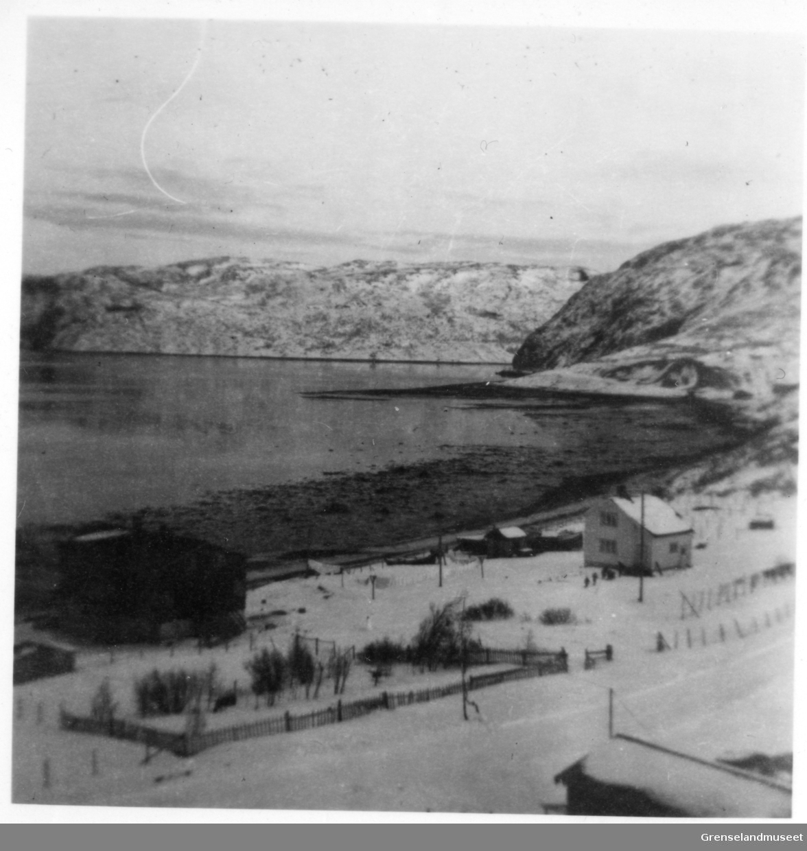 Bugøyfjord etter krigen.
Gunnari. I bakgrunnen Strimp.