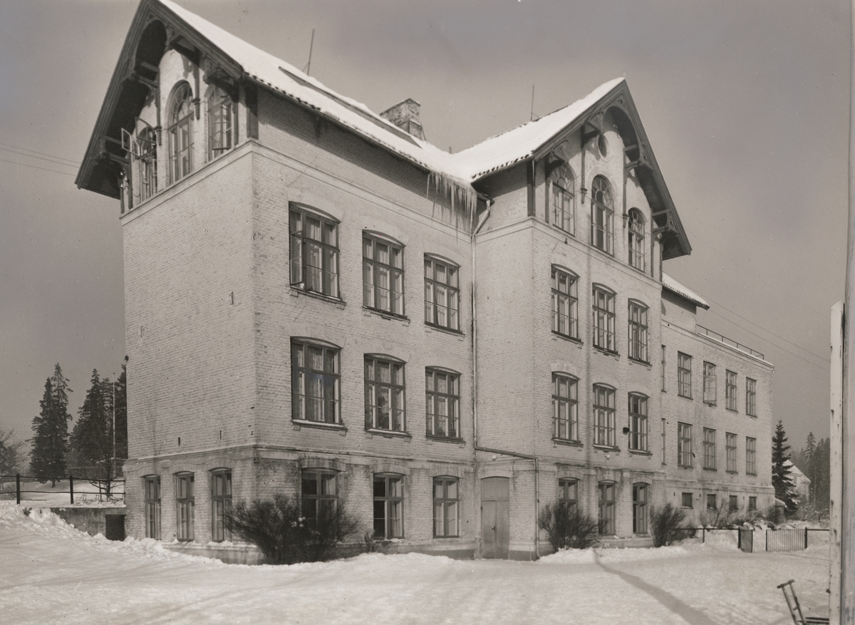 Grav skole, Bærum [Fotografi]