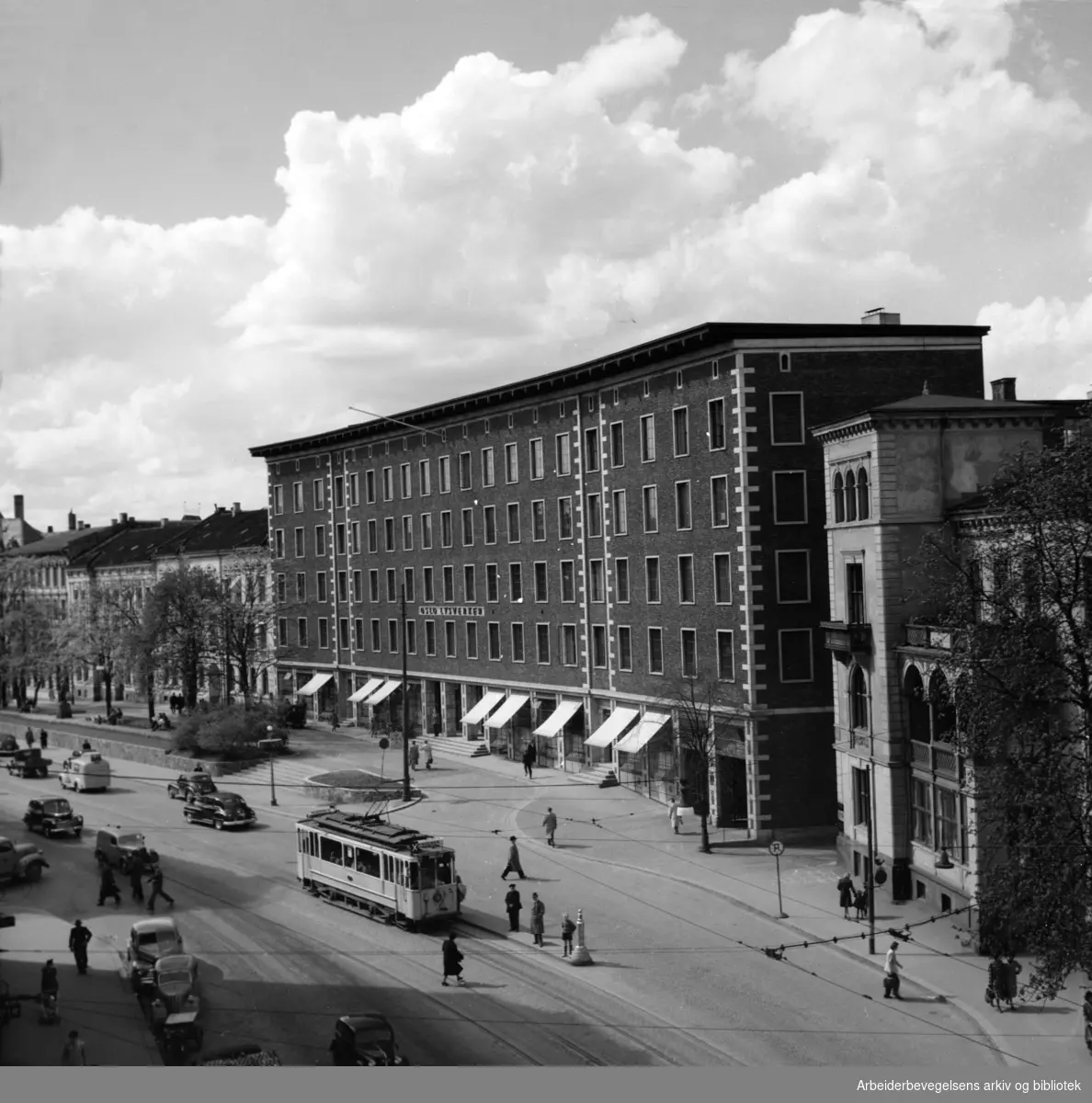 Oslo Lysverkers administrasjonsbygning. Sommerogaten 1. Mai 1948
