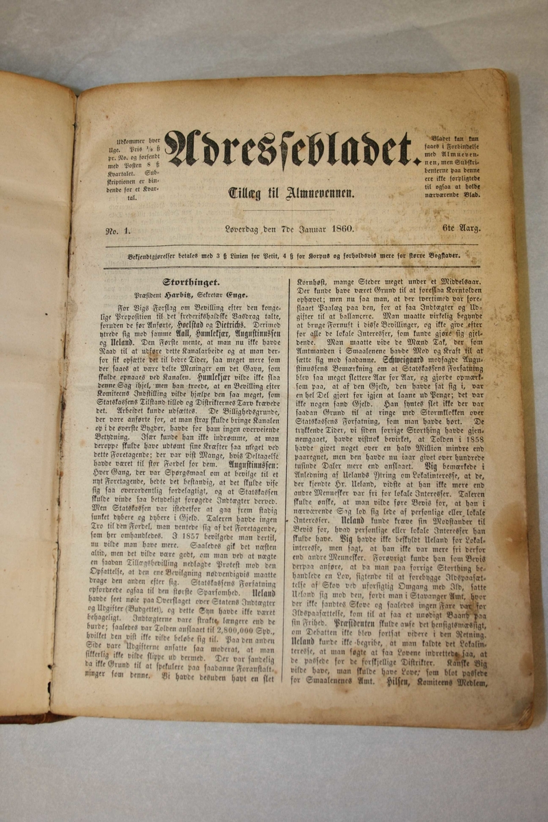 Rektangulær bok med stive permar.Adressebladet frå 1857, 1859 og 1860.
