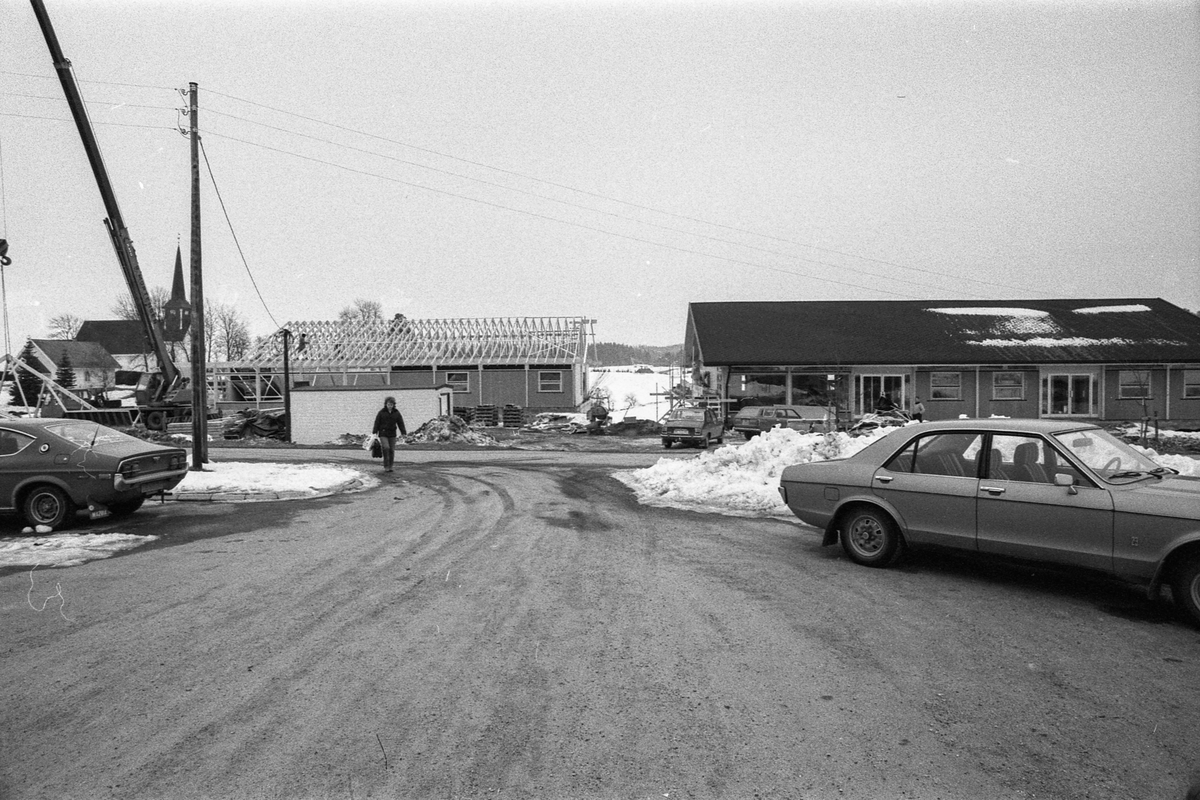 Forretningssenter, kommunale kontorer i Enebakk senter A/S tidligere Barbøl bygg A/S og Enebakk byggesenter A/S.
Fotograf: ØB Eklund