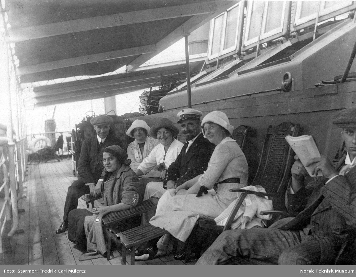 Gruppe med ukjente passasjerer på båten mellom New York og Oslo, 1915