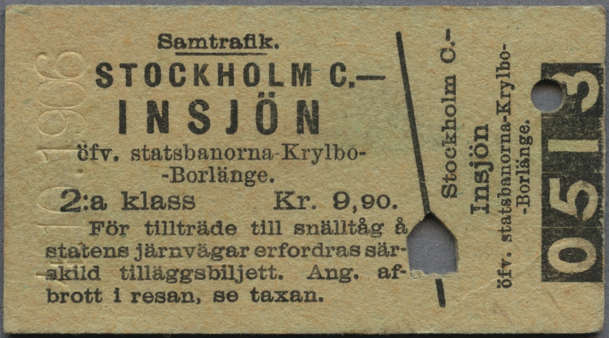 Grågrön Edmonsonsk biljett med tryckt text i svart:
"Samtrafik STOCKHOLM C.-INSJÖN
öfv. statsbanorna-Krylbo-Borlänge
2:a klass Kr. 9,90.
För tillträde till snälltåg å statens järnvägar erfordas särskild tilläggsbiljett. Ang. afbrott i resan, se taxan.".
Biljetten har datumet "4.10.1906" präglat högst upp på kortsidan och texten är tryckt på långsidan. Längst ner på kortsidan finns numret "0513", där siffrorna har en svart ram runt sig. En biljettång har stansat två hål, varav ett kantigt. När detta gjordes blev också "41" och "102" präglat på baksidan intill hålen. Det finns tre dubbletter.