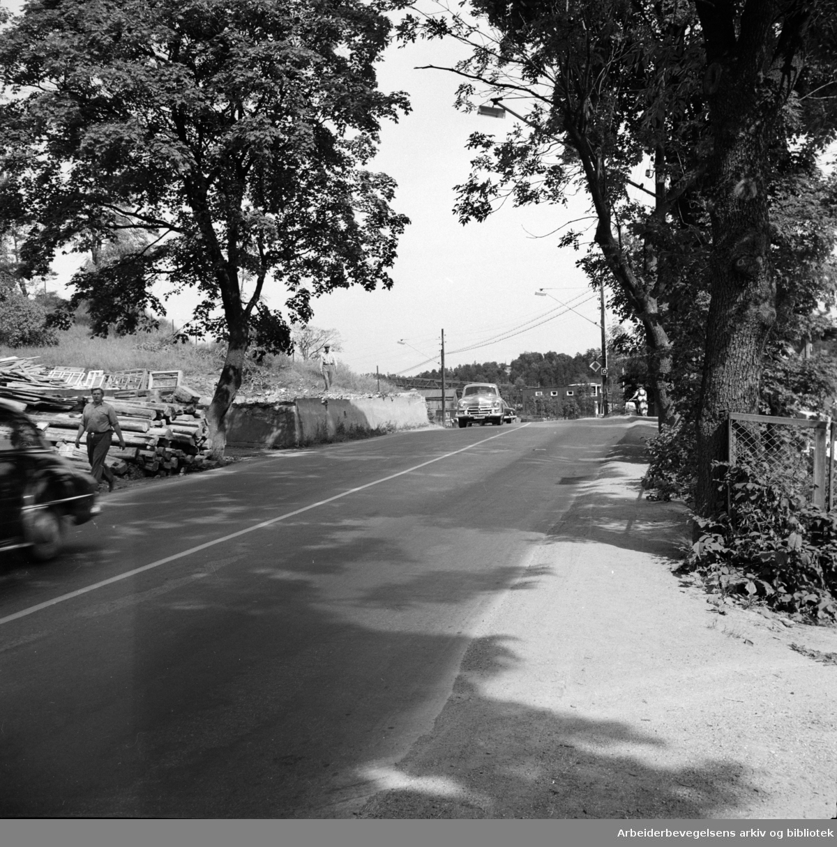 Drammensveien, diverse. Drammensveien blir bedre og bedre. Juli 1955