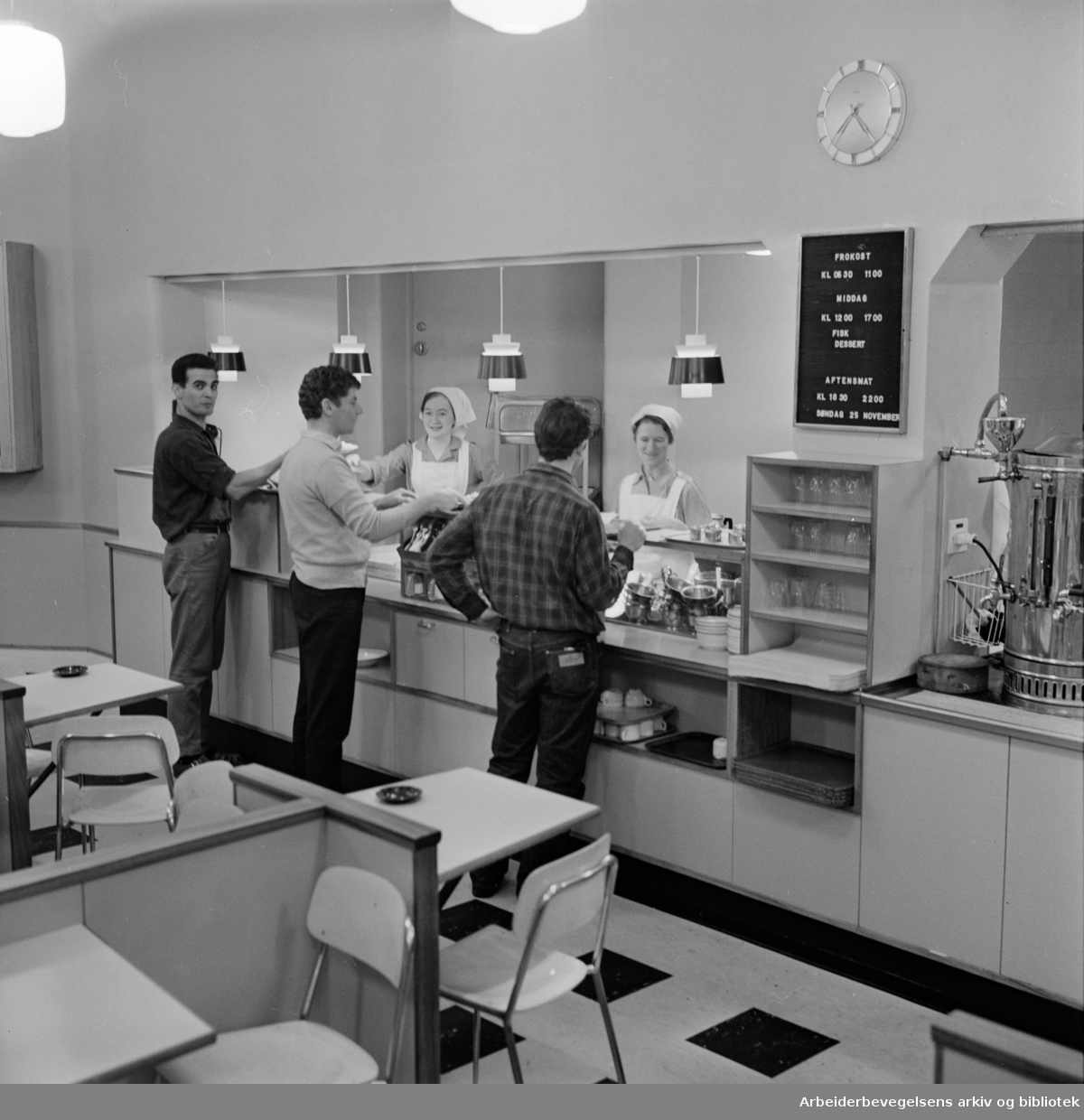 Hotel Continental: Tivoligrillen. Ny kantine og legekontor for de ansatte. November 1962
