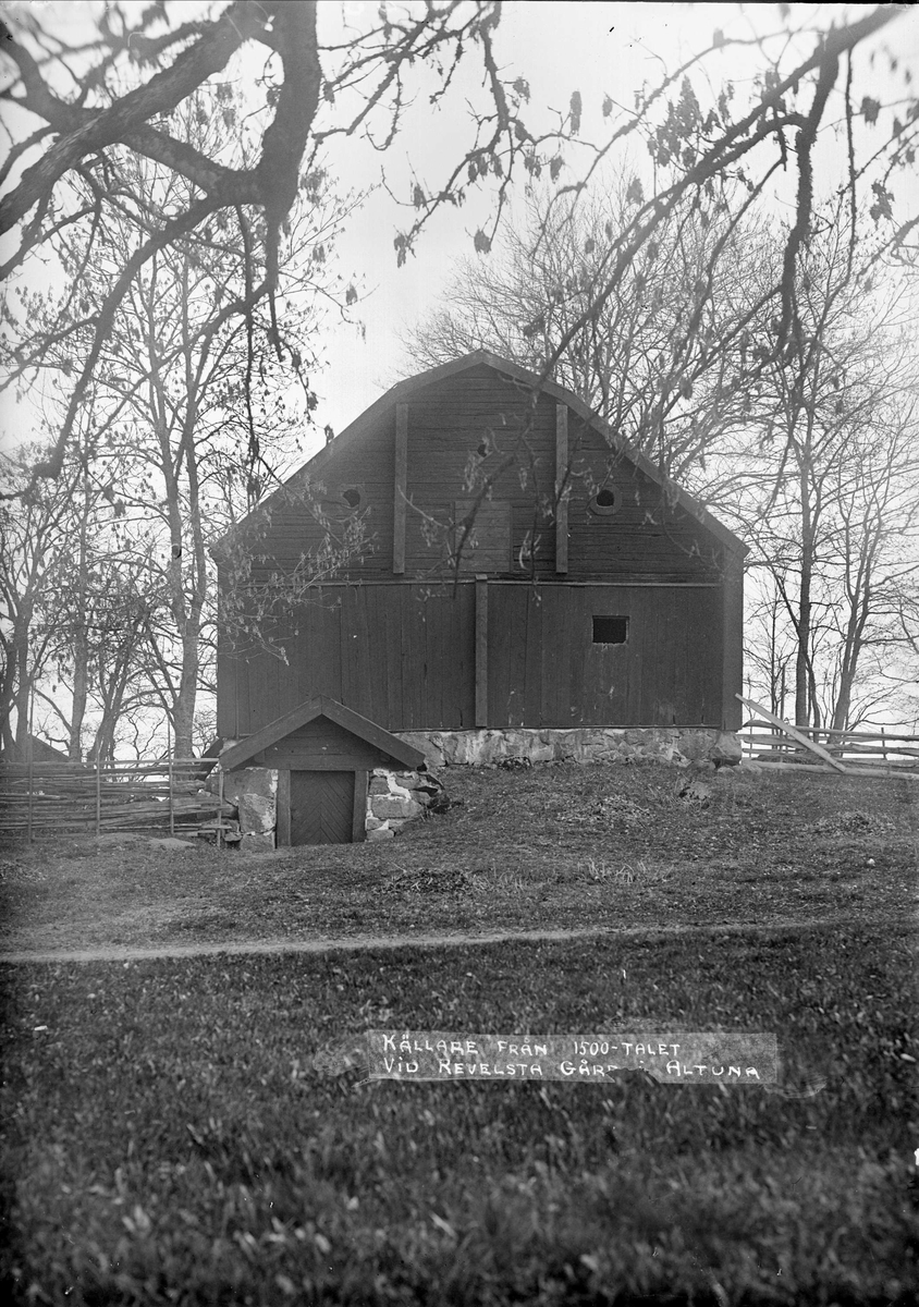 Vasakällaren vid Revelsta gård, Altuna socken, Uppland 1923