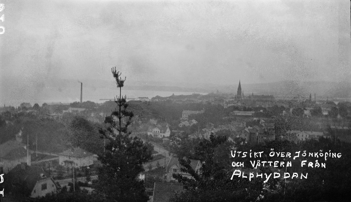 Bilsemester 1928 - utsikt över Jönköping och Vättern från Alphyddan