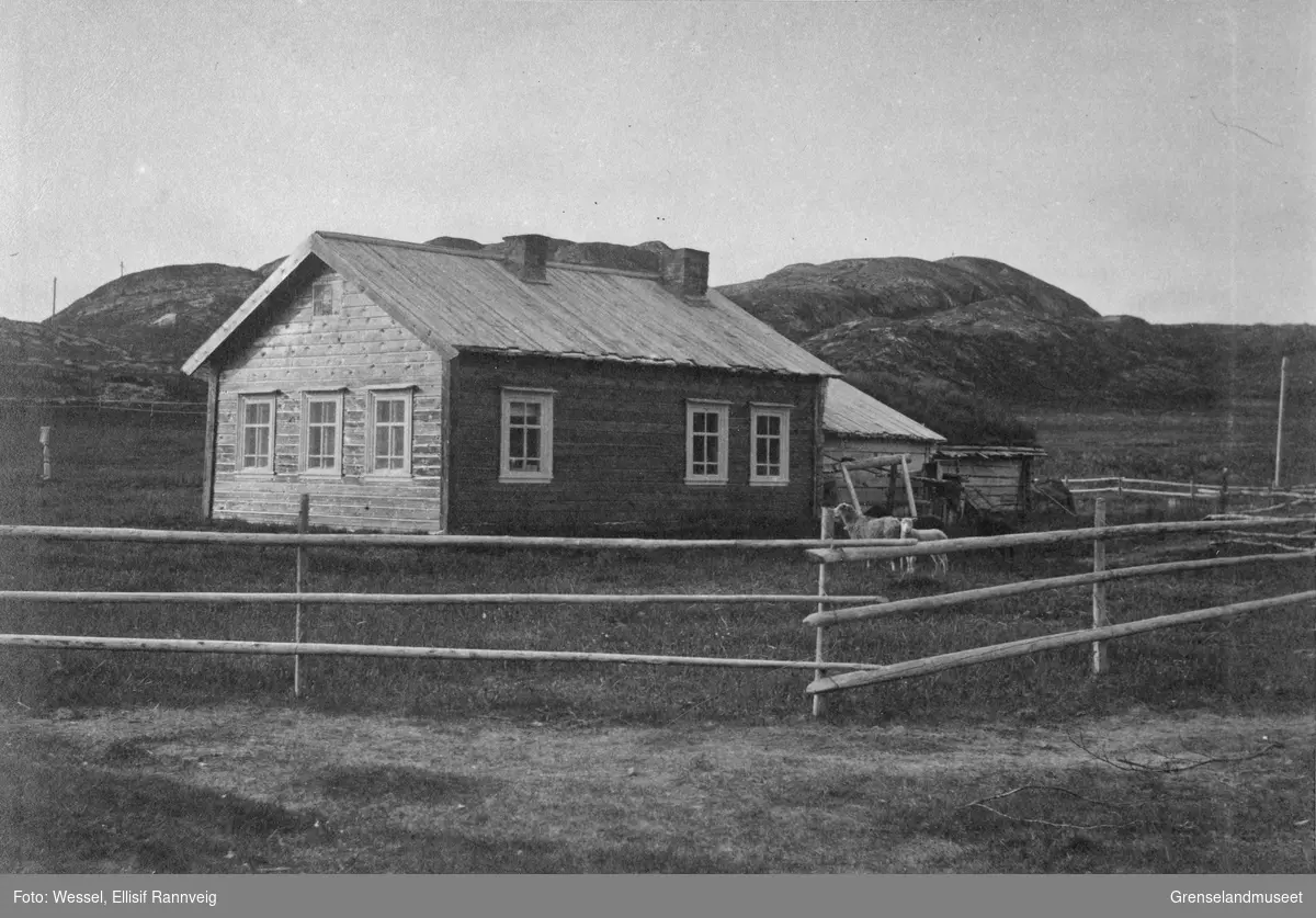 Snikkvollen i Grense Jakobselv på russisk side ca 1890.