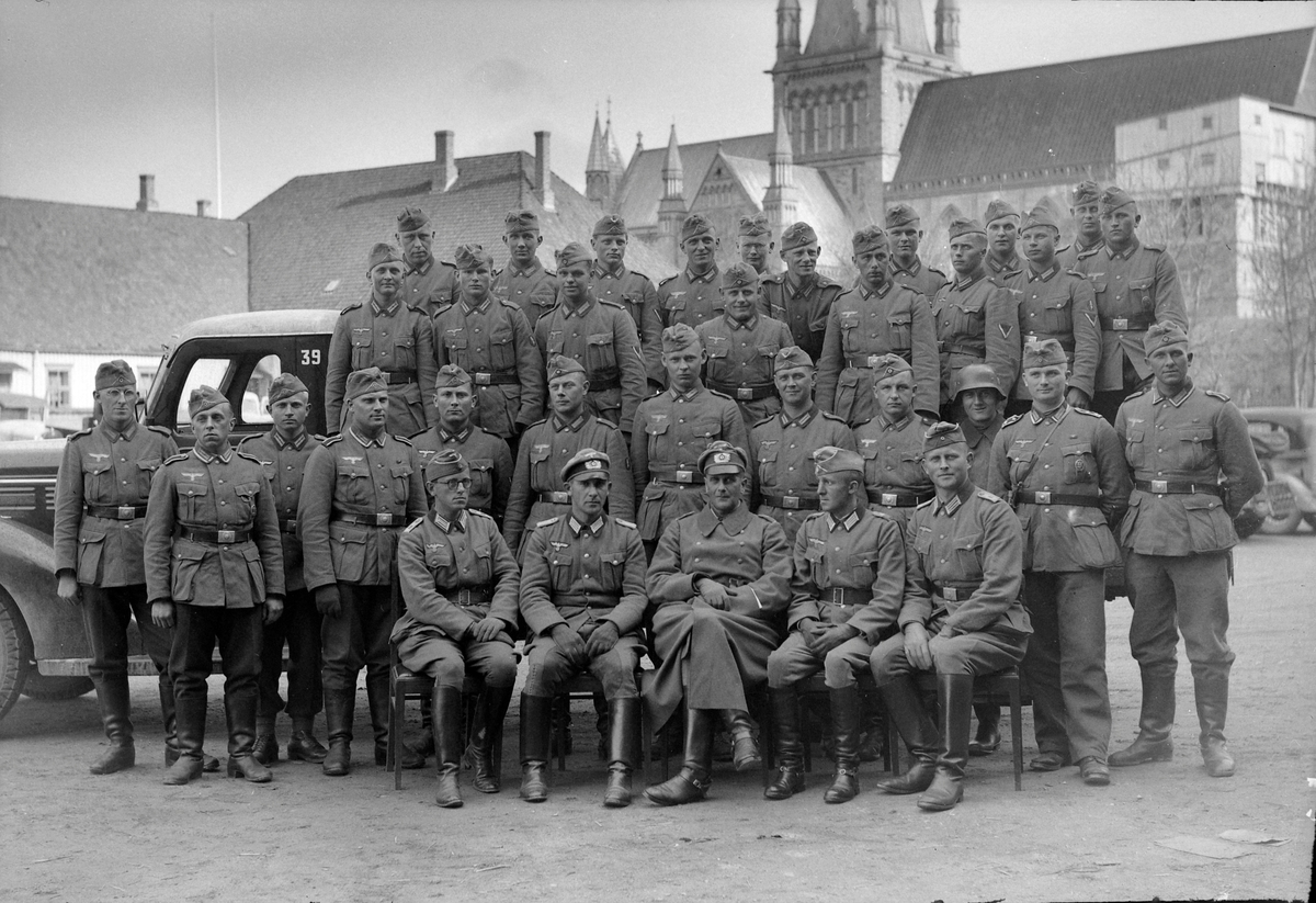 Tyske soldater og offiserer på Katedralskolen