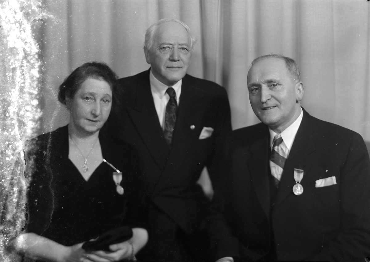 Medalje for lang og tro tjeneste ved firma H. Hanssen & Søn A/S