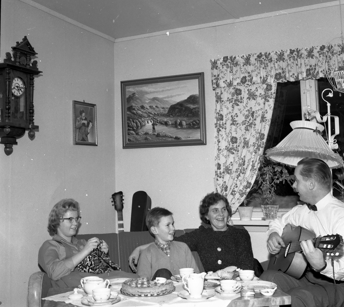 Vidar Sandbeck med familie: kona Gerd,datter Anne Lise og sønn Trond