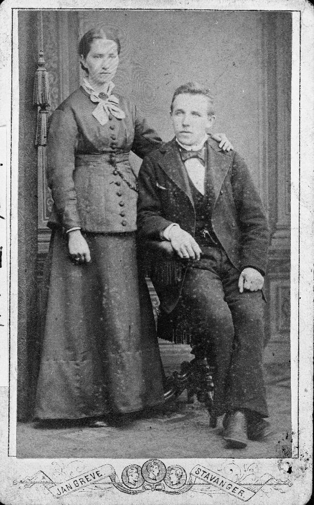 Par, namn ukjent,frå omlag 1890.