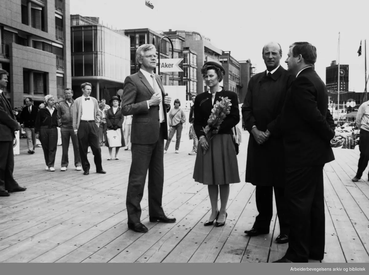 Aker brygge. Kronprins Harald og Sonja var til stede under åpningen av "Oslos nye bydel". September 1989