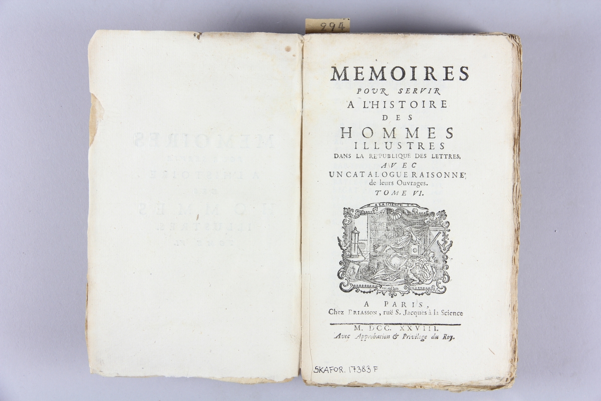Bok, häftad, "Mémoires pour servir à l´ histoire des hommes illustres", del 6. Pärmar av marmorerat papper, oskuret snitt.