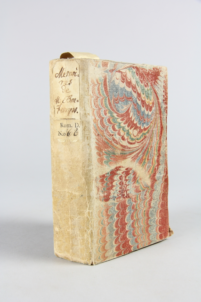 Bok, häftad, "Mémoires de mademoielle Bontemps, ou de la comtessse de Marlou" tryckt 1742 i Haag. Marmorerade pärmar, blekt rygg med påklistrade etiketter. Oskuret snitt.