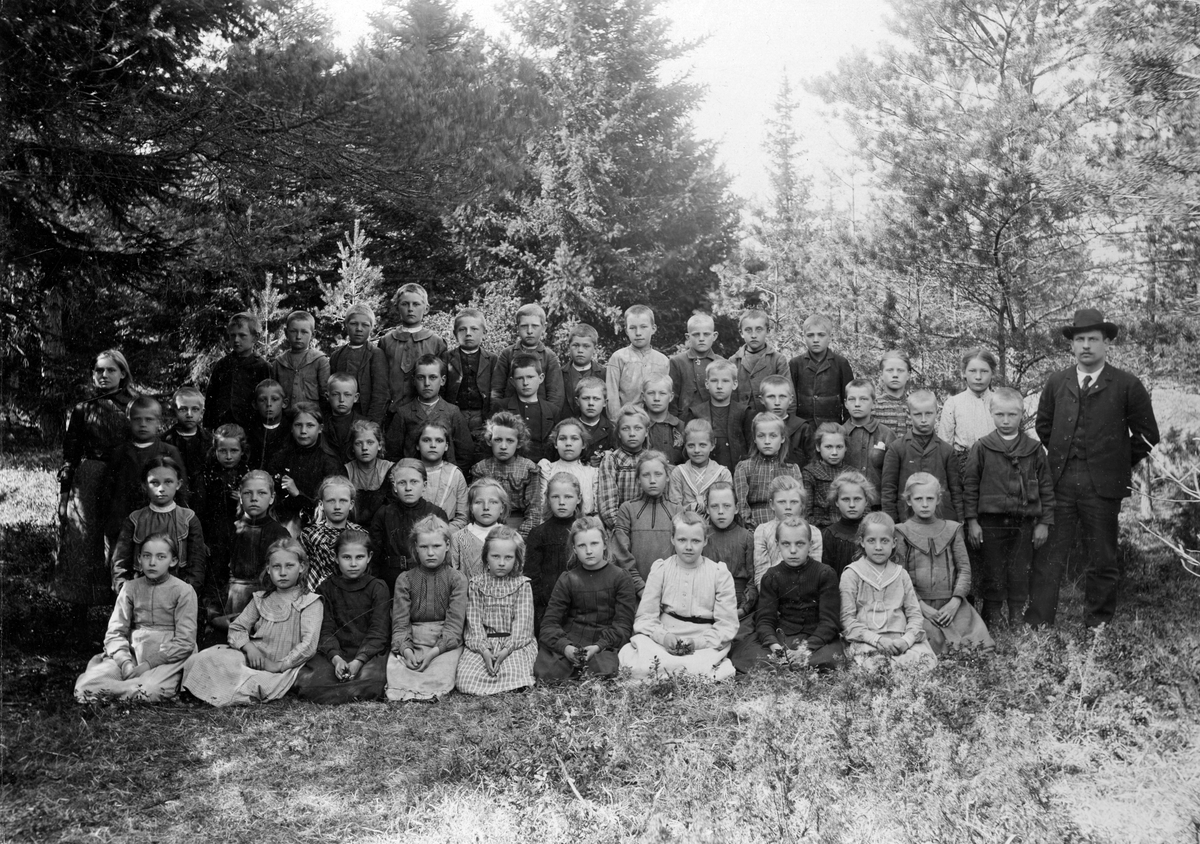 K.J. Österbergs klass på utflykt.1920-tal?