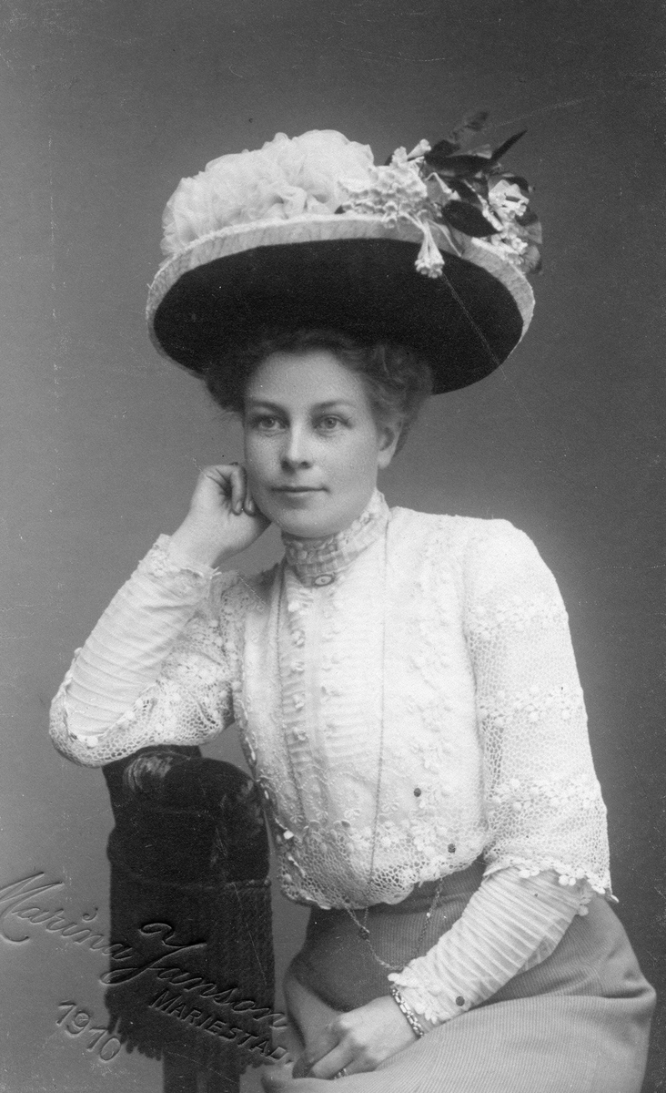 Fru Alma Sundvall, Köping 1876-1951 på sin 34- årsdag.
