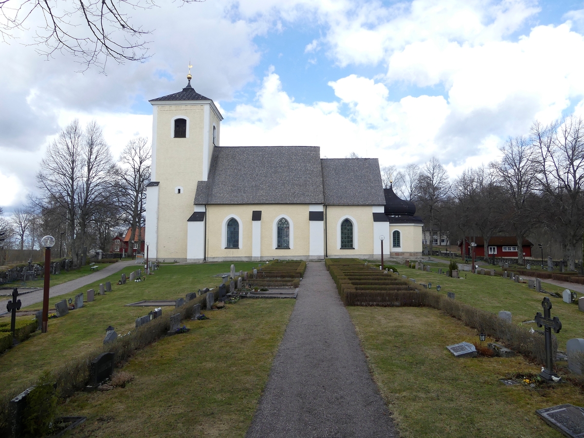 Arkeologisk schaktningsövervakning, Lena kyrka i april 2018, Lena kyrka, Lena socken 2018