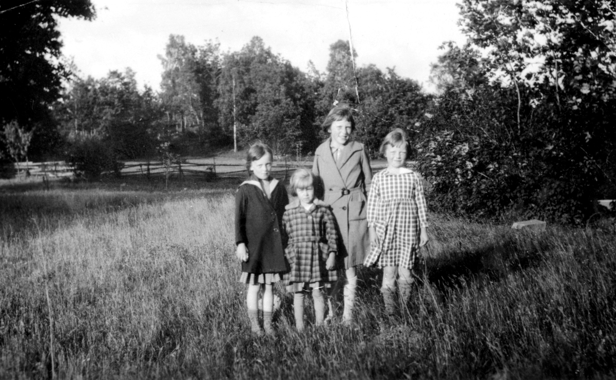 Gertrud Fredricsson, Brita, Inger och Birgitta på Nästa Norregård, Värnamo.
