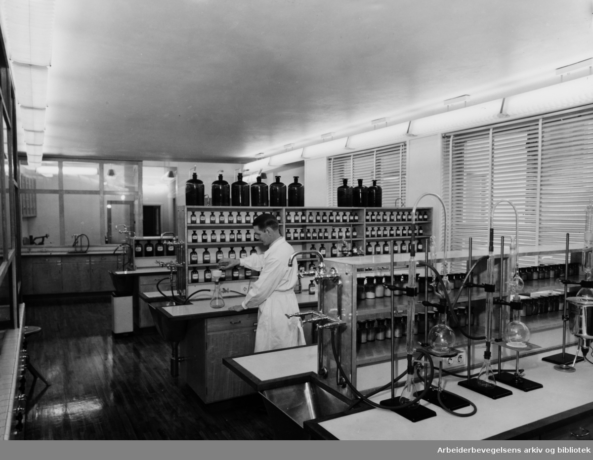 Apotekernes laboratorium. NAF Laboratorium.1953
