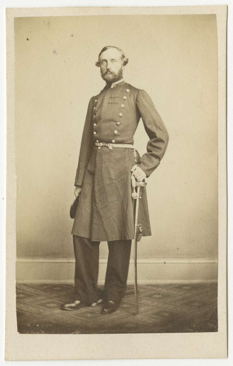Porträtt av Malcolm Hamilton, major vid Västgöta regemente I 6.
Se även bild AMA.0006734.