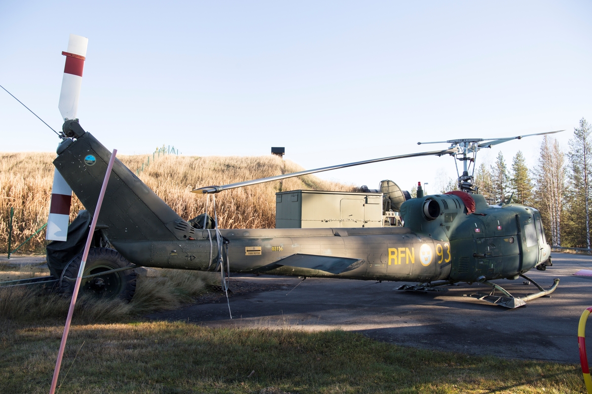 Helikopter, HKP 3C 
Augusta Bell 204B

Motor: Bristol H 1200 Mk 610, TM 2B. 
Märkning: På nosen kodsiffra 93. På bakkroppen kodsiffra 93, kronmärke samt RFN.