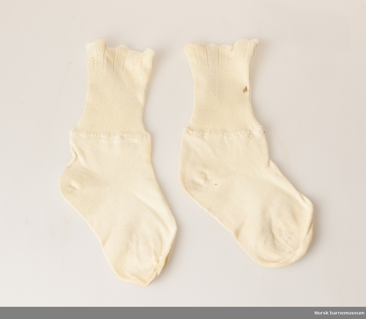 Et par lysegule sokker