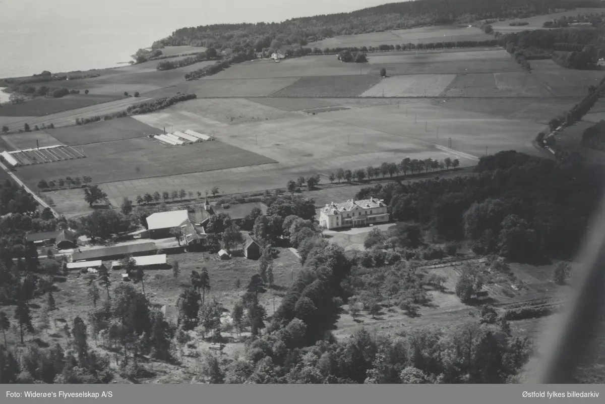 Flyfoto av Reier gård, Jeløya i Moss 1949.
