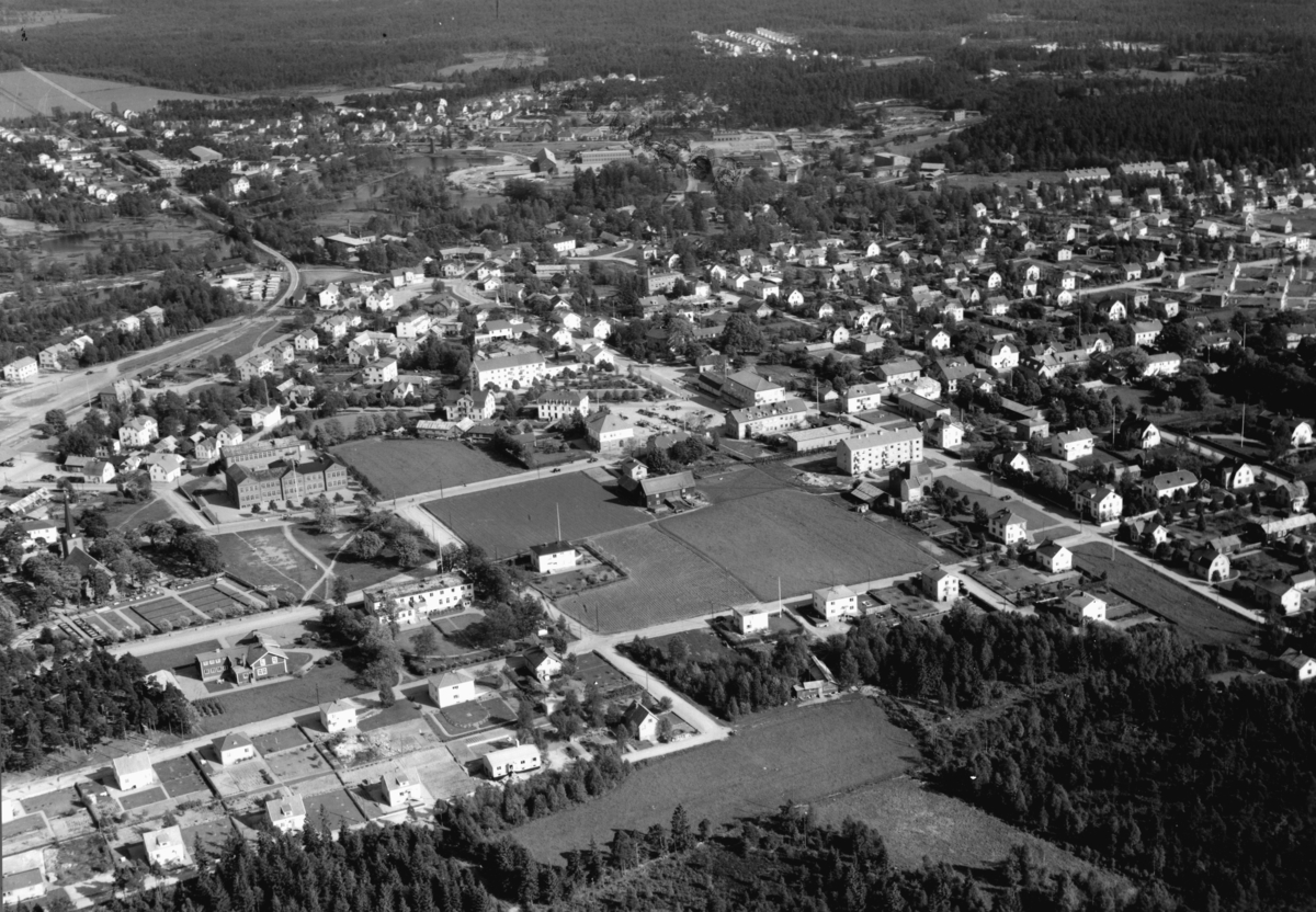 Flygfoto över Gislaved i Jönköpings län. Nr L 688.