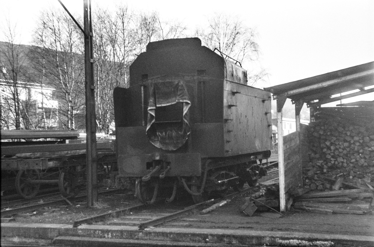 Tenderen til damplokomotiv type 31b nr. 431 på Kronstad verksted ved Bergen.