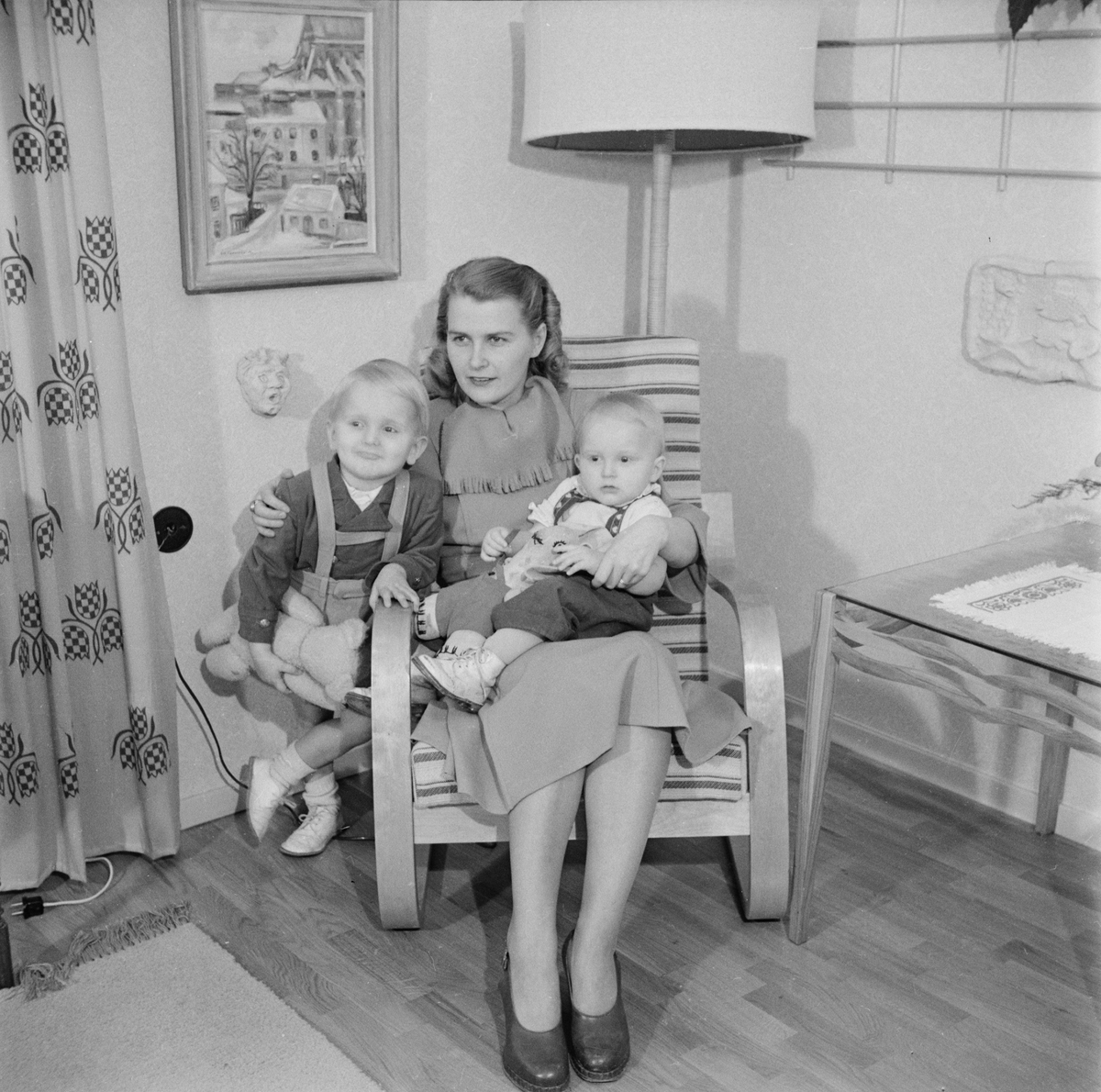 Timo Tiitolas fru och barn, Uppsala 1949