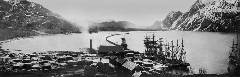 Halsøybruket, Engelskbruket på Halsøy ca. 1870, seilskuter ved kai.