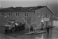 Skader etter uværet 10.Januar 1971. Skader på taket til J.Ja