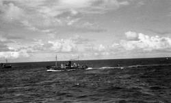 Hvalbåten Suderøy VII på vei ut fra Montevideo. Suderøy på f