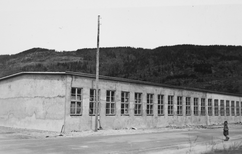 "Skjoddyfabrikken", produserte madrasser, senere møbelhandel, drevet av Jarle Jørgensen.