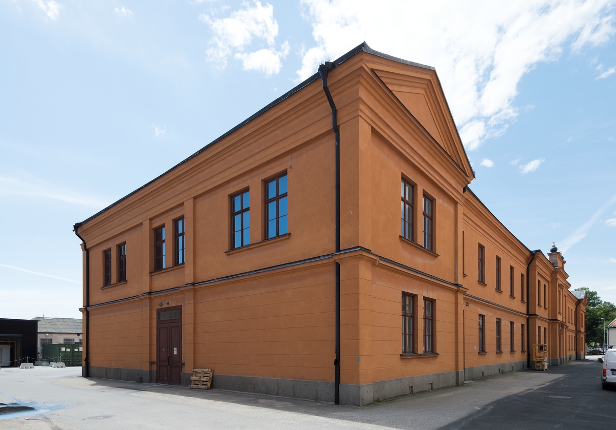 Fotodokumentation av byggnader på Marinbasen i Karlskrona. Tyghuset. Byggnaden tillkom kring år 1904.