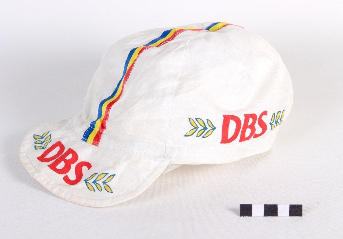 Caps med DBS logo.