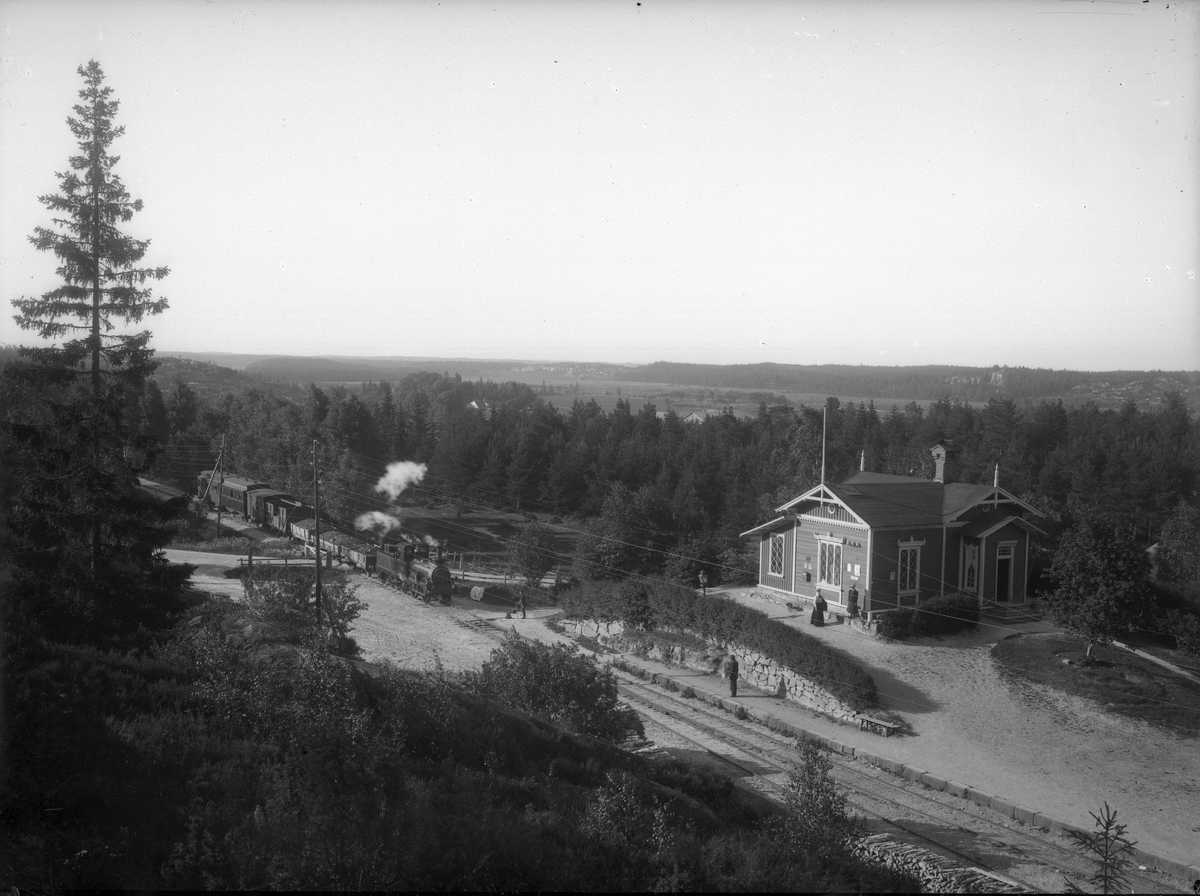 UWHJ-Uddevalla-Vänersborg-Herrljunga tåg på stationen
