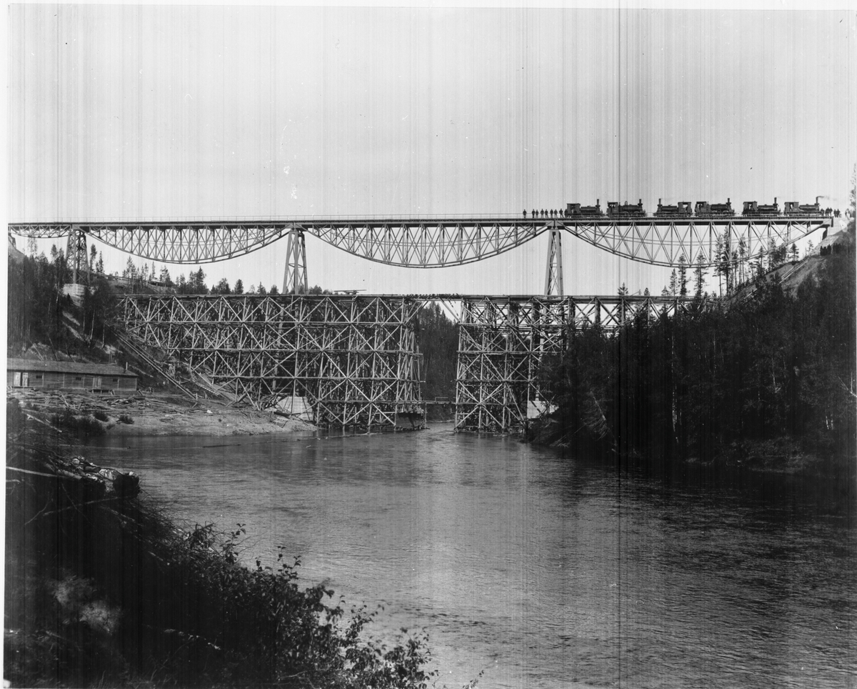 Provbelastning av bron, öppnad 1891